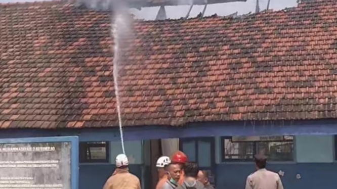 Ruang Kelas SMK Muhammadiyah 2 Kutorejo Mojokerto Terbakar