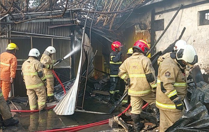 Shock Panas Dicuci Pakai Bensin, Bengkel di Surabaya Terbakar