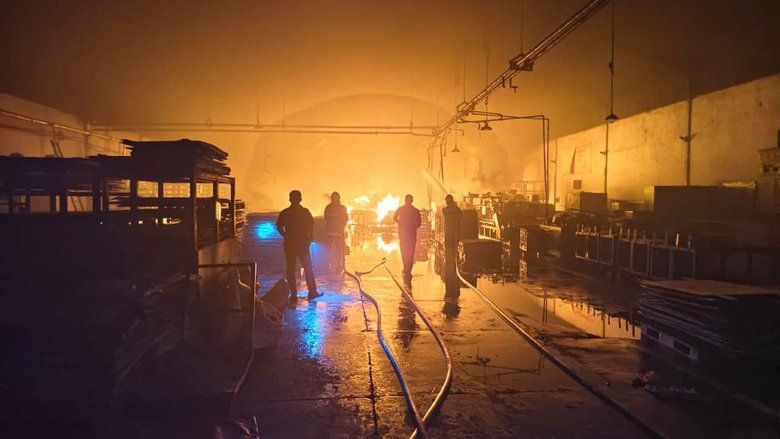 Pabrik PT Intidragon Suryatama Mojokerto Terbakar