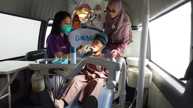 Periksa Gigi Gratis di <em>Cobra Dental Car</em> Kota Blitar