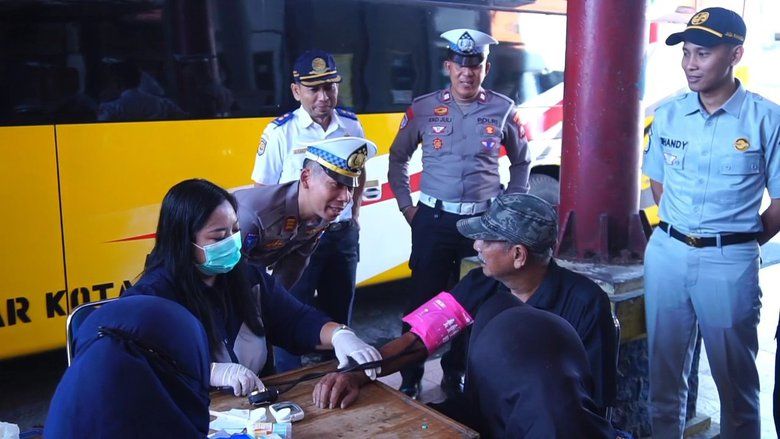 ‎Sopir dan Kru Bus di Terminal Bayuangga Jalani Tes Kesehatan dan Psikologi