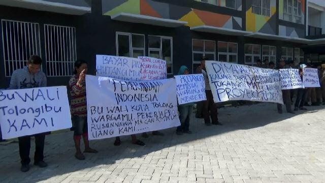 Pekerja Proyek Rusunawa Utang Puluhan Juta, Pemilik Warung Gelar Demo