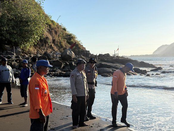 Tim SAR Hadapi Gelombang 1,5 Meter Saat Cari Dua Korban Hilang di Pantai Sruni Payangan