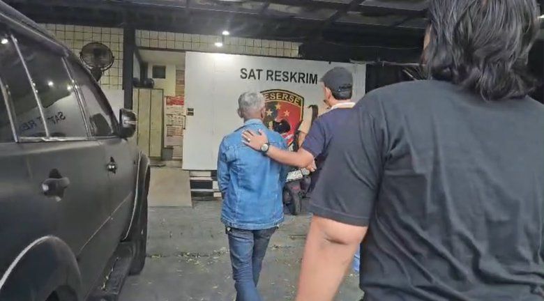 Pencuri Tiang Rambu di Surabaya yang Viral Ditangkap Polisi