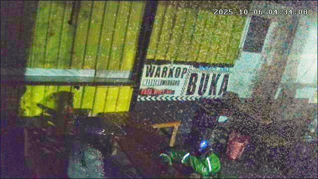 Modus Pakai Jaket Ojol, Pria Ini Curi Pompa Air