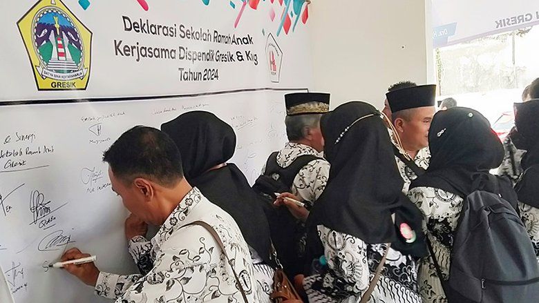 Ratusan Kepsek SD dan SMP di Gresik Deklarasi Sekolah Ramah Anak