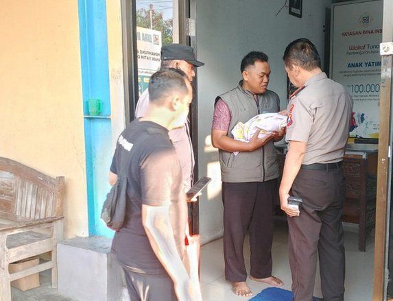 Tangisan Bayi dari Dalam Mobil Gegerkan Panti Asuhan di Ngawi