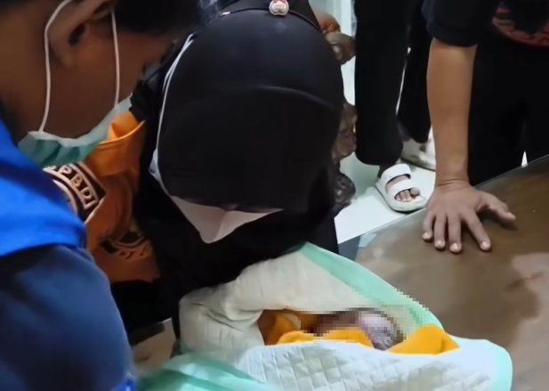 Menangis di Balkon Lantai Dua, Bayi Ditemukan Warga di Surabaya