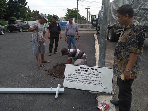 Lima Warga Pasang Plakat di Tanah&nbsp;Sengketa
