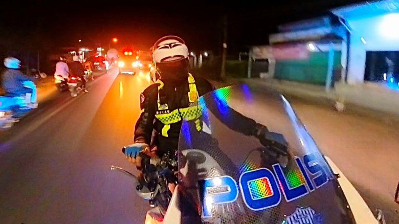 Kejar Waktu Selamatkan Pasien, Ambulans dari Bawean Dikawal Polisi