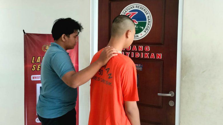 Pemuda Wringinanom Dibekuk Satresnarkoba Gresik, Sabu 9,1 Gram Disita dari Bawah Kasur