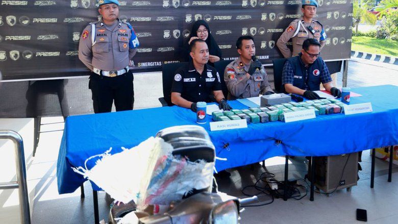 Disimpan di Vespa, 10,8 Kg Ganja Disita Polisi Gresik