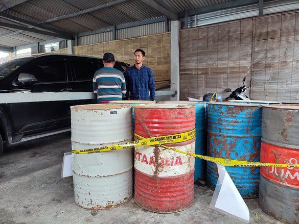 Timbun dan Jual BBM Bersubsidi, Pensiunan PNS di Ponorogo Diamankan Polisi