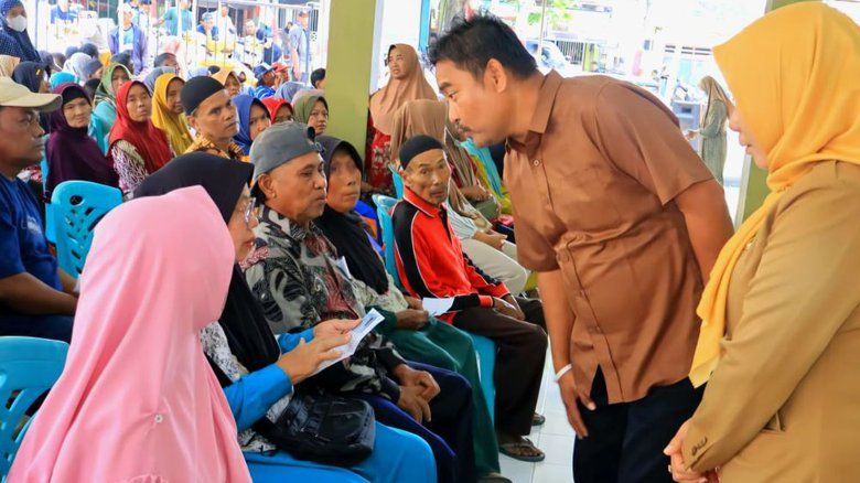 262 Warga Benjeng Gresik Terima BLT DBHCHT Rp900 Ribu