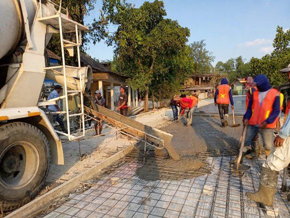 Perkuat Konektivitas, Pemkab Sampang Rekonstruksi Jalan Robatal–Karang Penang
