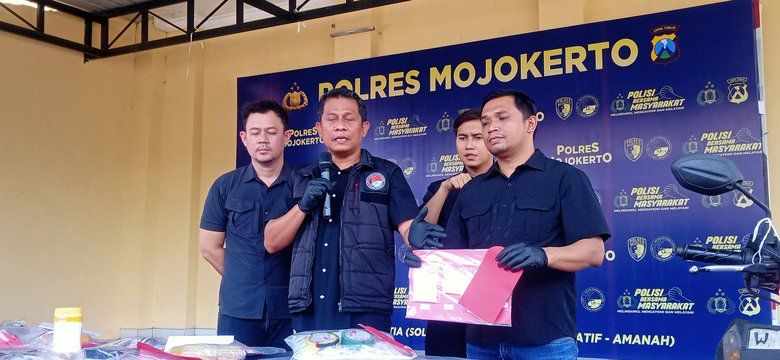 Lima Tersangka Peredaran 250 Gram Sabu Ditangkap di Mojokerto