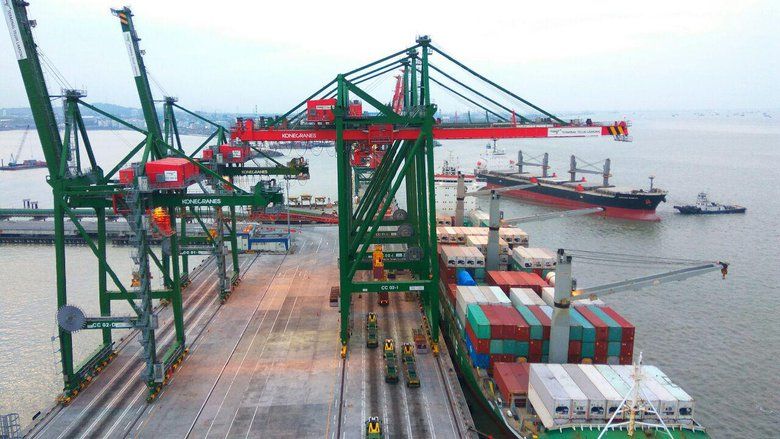 Kinerja Teluk Lamong 2020: Trafik Kapal Meningkat, Arus Bongkar Muat Turun