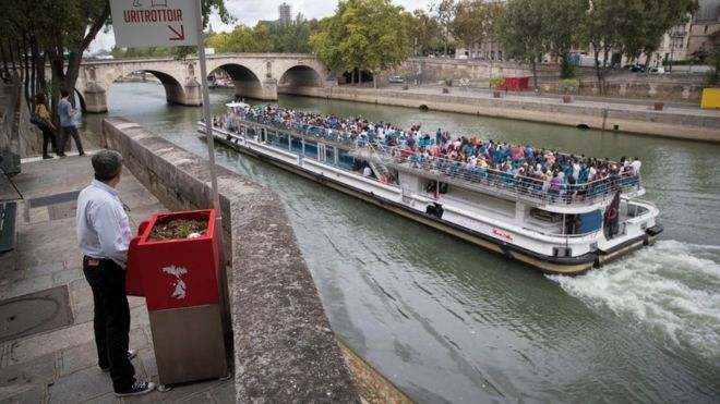 Warga Paris Kecam Sistem Toilet Terbuka
