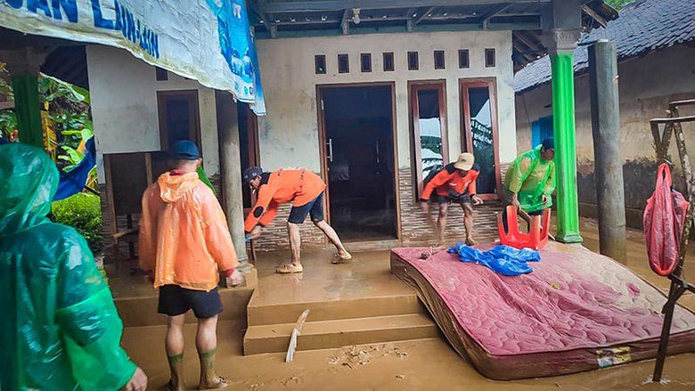 Banjir Melanda Berbagai Daerah di Jatim, Ketua PKS Terjunkan Relawan