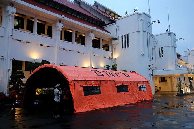  

Bantu Korban Bencana di Jatim, “Posko Bangga Surabaya Peduli” Dibuka di Balai Kota