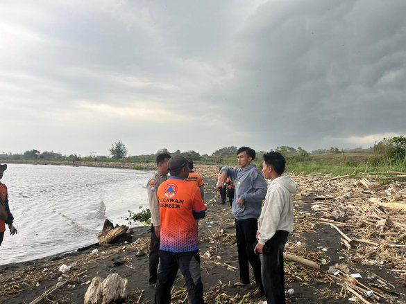 Remaja Lumajang Hilang Terseret Arus di Muara Bondoyudo Jember, Pencarian Masih Berlangsung