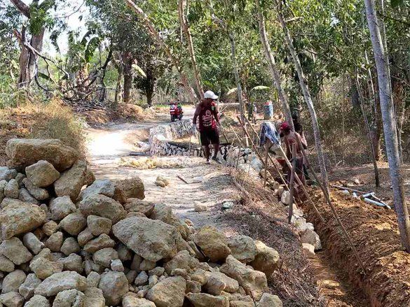 Proyek PISEW di Desa Jrangoan Sampang Tanpa Papan Informasi