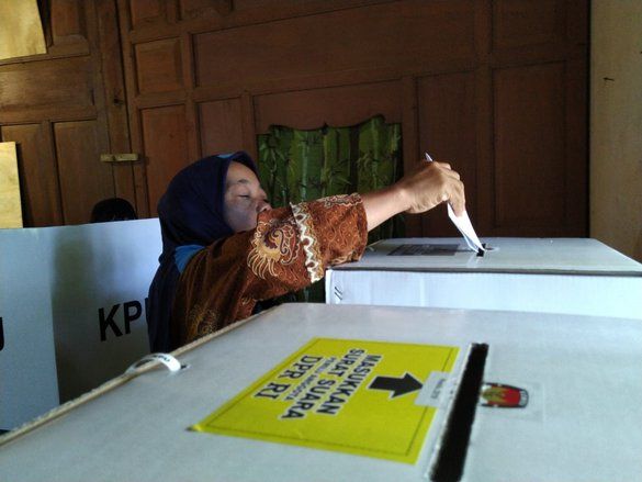 PSU di Ponorogo Berhadiah Lovebird  