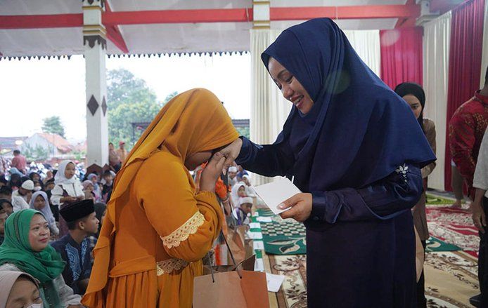 Di Bulan Ramadan, Bupati Mojokerto Santuni 200 Anak Yatim