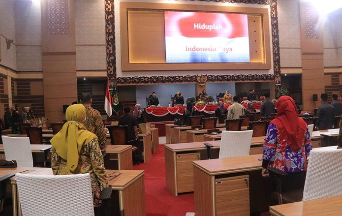 Paripurna di DPRD Kabupaten Mojokerto, Bupati Ikfina Sampaikan Pandum Raperda APBD 2023