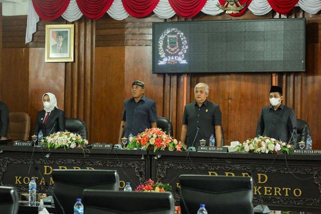 Paripurna di DPRD Kota Mojokerto, Ning Ita Sampaikan Nota Raperda APBD 2023