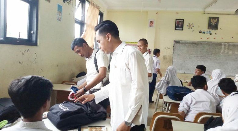 Cegah Konten Negatif, Pemkot Surabaya Gencar Periksa Ponsel Pelajar SMP