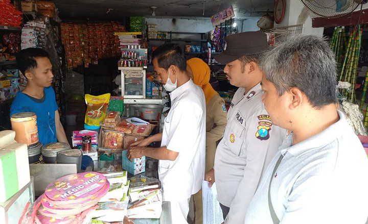 Cegah Peredaran Obat Sirup Mengandung Etilen Gelikol Apotek di Probolinggo Dirazia