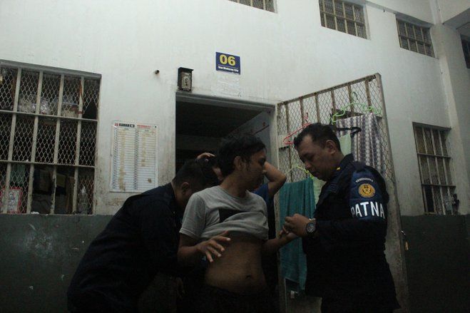 Razia Gabungan di Rutan Surabaya Temukan Sejumlah Barang Terlarang