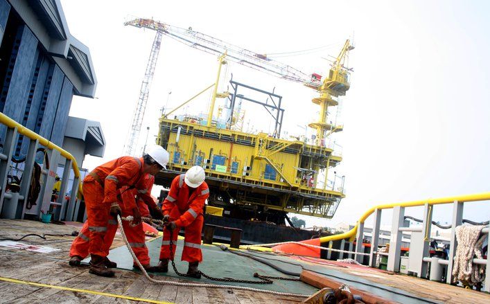 Harga Minyak Jatuh Meski Dibayangi Impor dari Iran