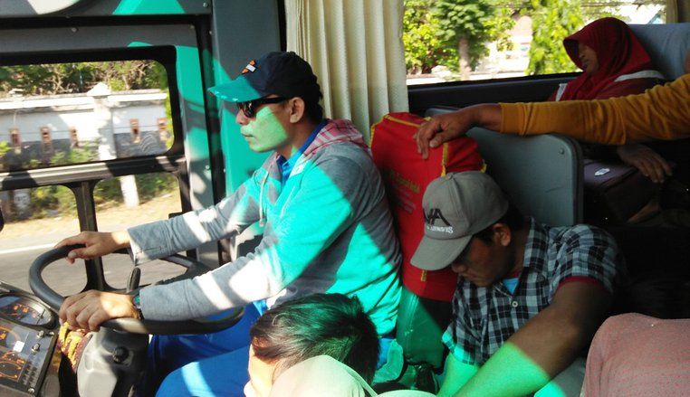 Arus Balik Lebaran, Bus Tujuan Surabaya Sarat Penumpang