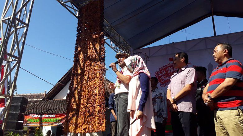 2.000 Porsi dan Sate Setinggi Tiga Meter untuk Warga Ponorogo