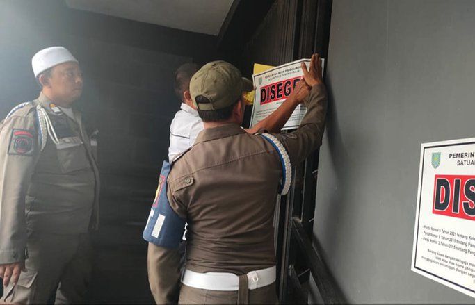 Bandel dan Tidak Ada Izin, Karaoke 88 di Probolinggo Disegel