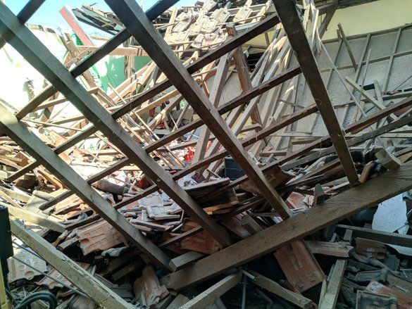 Atap Bangunan SMPN 2 Jambon di Ponorogo Roboh