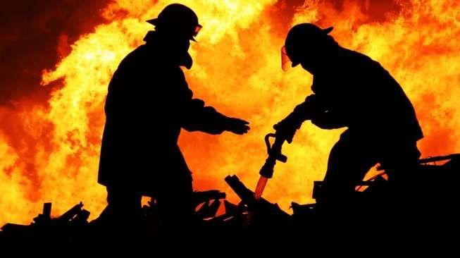 Kilang Minyak Pertamina di Balongan Indramayu Terbakar