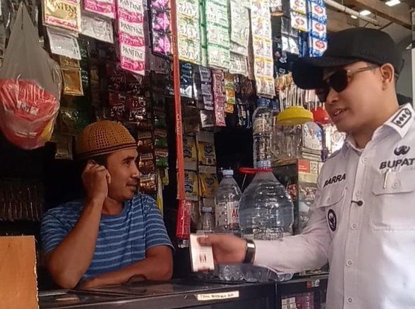 Bupati Mojokerto Pimpin Sidak Rokok Ilegal di Bangsal