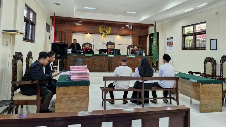 ‎Kasus Pencurian Koper Wisatawan Asing di Bromo, Tiga Terdakwa Dituntut 3 Tahun Penjara