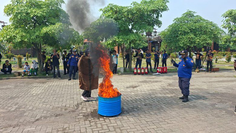 Ratusan Relawan Mojokerto Ikuti Pelatihan Damkar Jatim untuk Tingkatkan Kesiapsiagaan Bencana