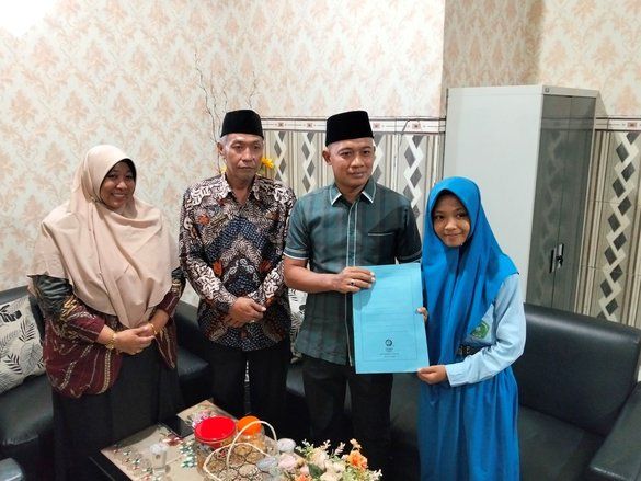 Siswi MTsN 1 Sampang Raih Medali Emas KSPI, Tuai Apresiasi DPRD