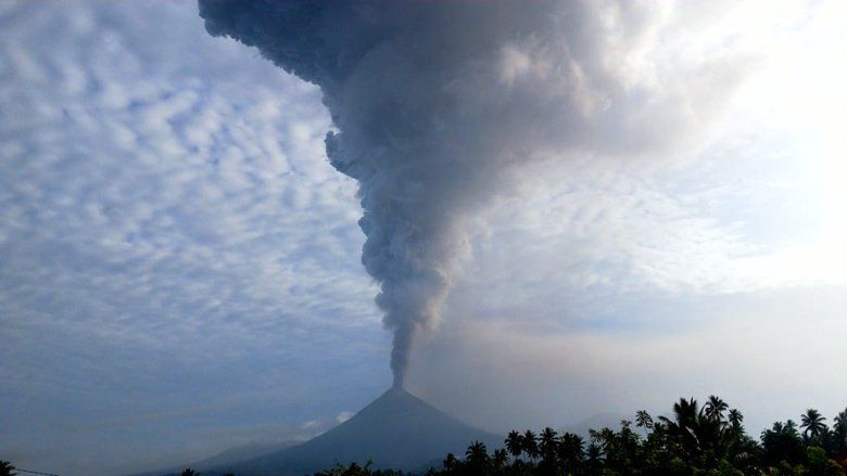 Gunung Soputan Erupsi, Tinggi Kolom Abu Capai 7.000 Meter