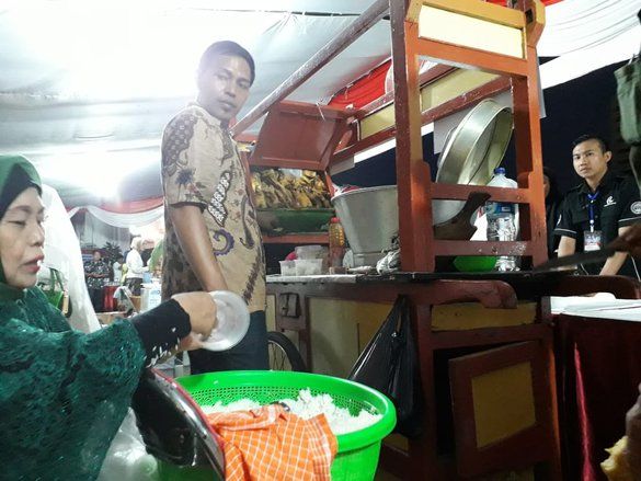 Nasiyah Sediakan 600 Porsi Soto Ayam