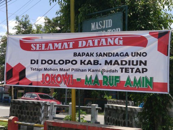 Ke Madiun, Sandiaga Disambut Spanduk Dukung Jokowi