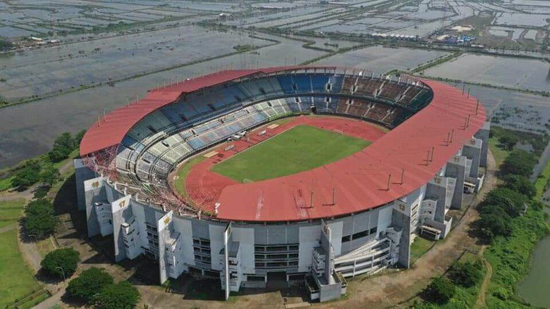 Pemkot Surabaya Ganti Kualitas Rumput Stadion GBT 