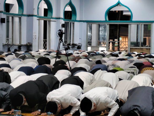 Ribuan Santri dan Alumni Gontor Gelar Sujud Syukur Sambut 100 Tahun PMDG