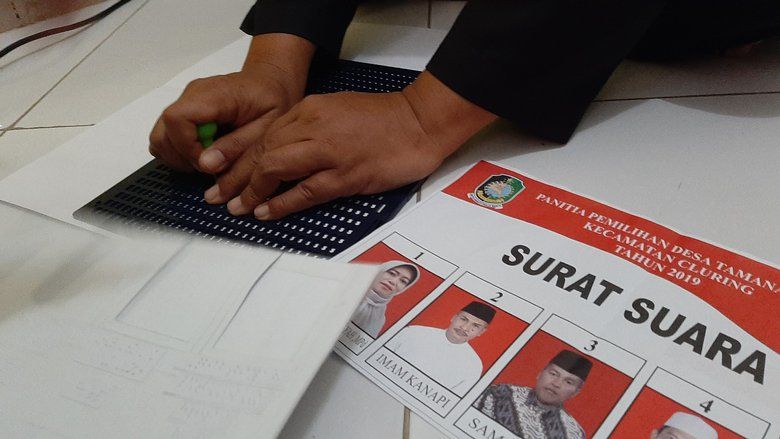 Pilkades Tamanagung Sediakan Template Braile