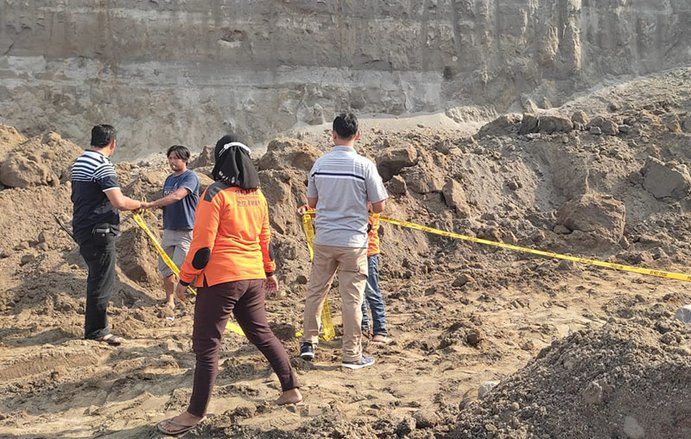 Empat Pencari Batu di Mojokerto Tertimpa Sirtu, Dua Tewas Di Lokasi